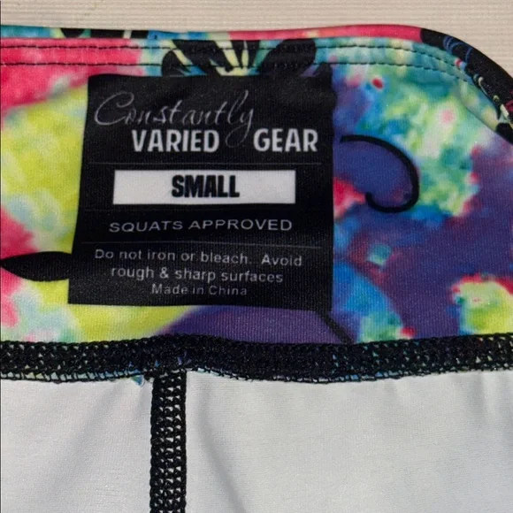 CVG *NWOT* Women's Skull Tie Dye Capri Leggings - Picture 10 of 11